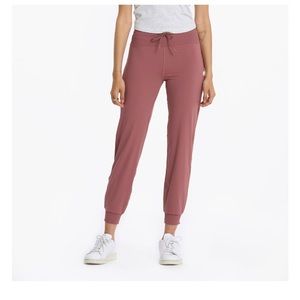 VUORI NWT Daily Joggers in Rosewood!